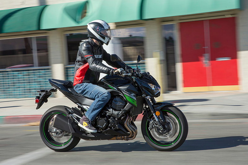 Illustration for article titled Ride Review: The 2015 Kawasaki Z800 Is A Sportbike Wasting Time Trying To Be Comfortable